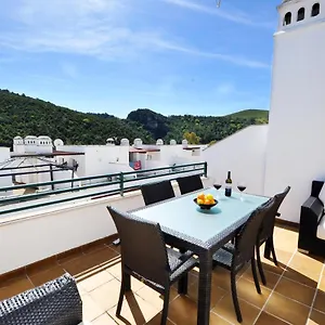 https://3-bedroom-townhouse-benahavis-village.1costadelsol.com